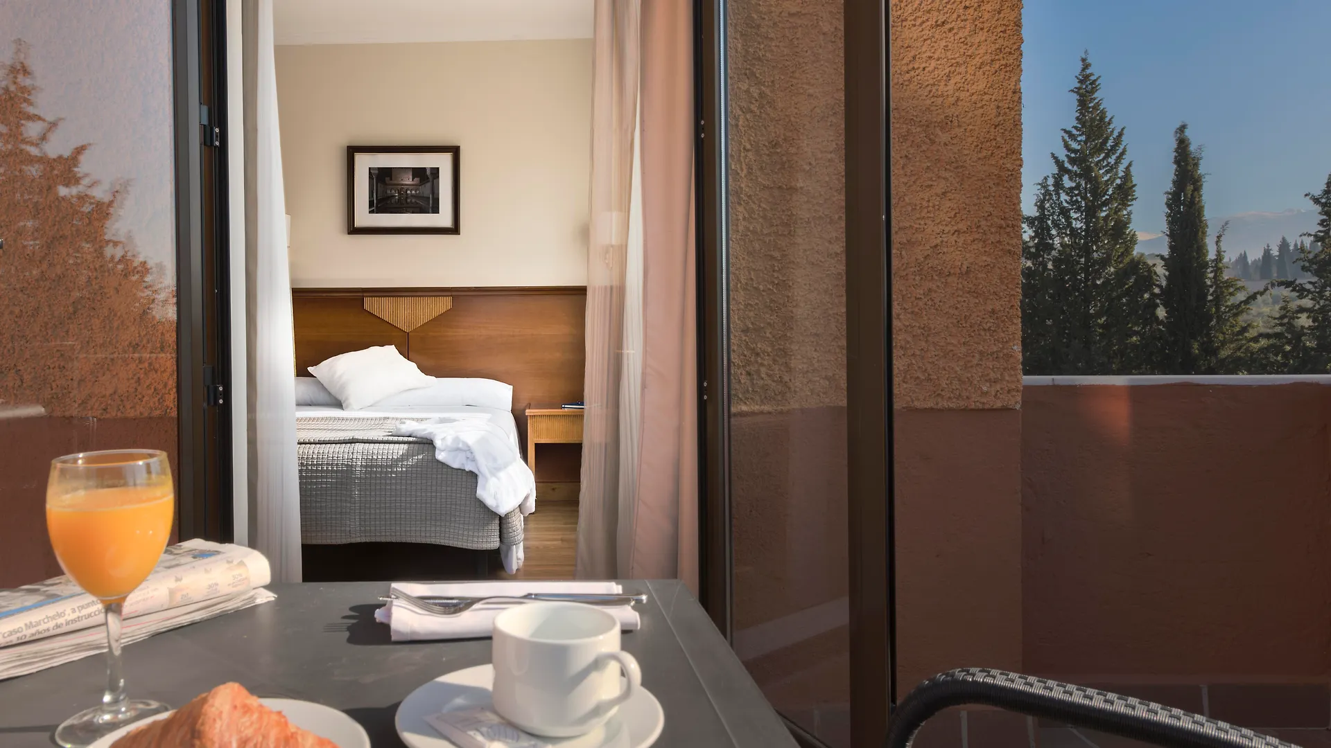 Porcel Alixares Hotel Granada 4*,