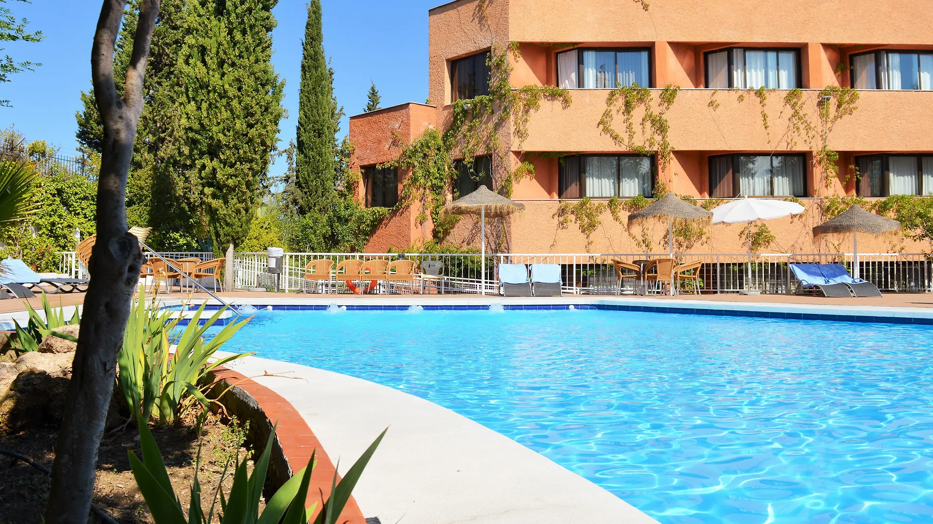 Porcel Alixares Hotel Granada 4*,